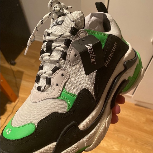 Balenciaga Triple S - Picture 2 of 3